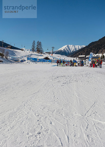 Schweiz  Europa  Graubünden  Graubünden  Landschaft  Winter  Schnee  Eis  Berge  Hügel  Menschen  Skilift  Bolgen  Davos