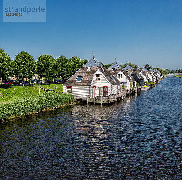 Häuser am Wasser in Almere  NL
