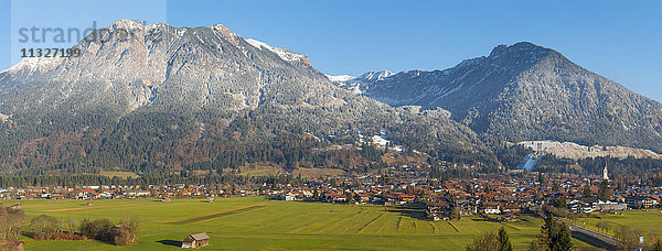 Deutschland  Blick nach Oberstdorf mit Allgäuer Alpen im Hintergrund