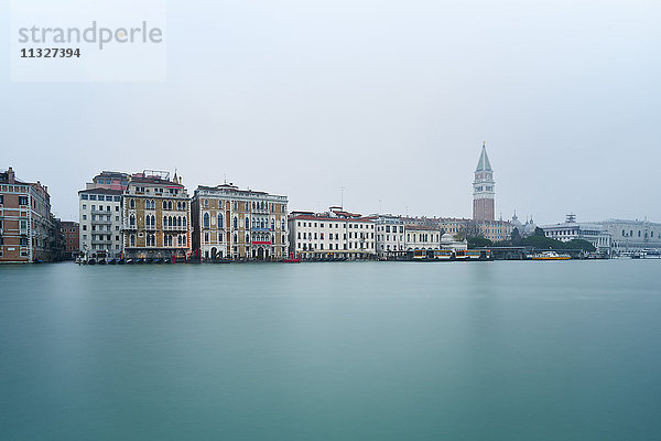 Italien  Venedig  San Marco distrcict von Dorsoduro aus gesehen