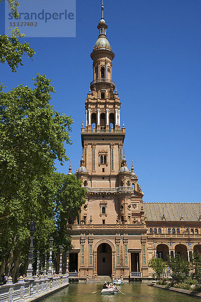 Kirche auf der Plaza de Espana in Sevilla