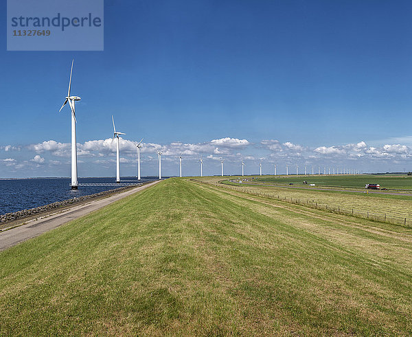 Windkraftanlagen in Lelystad  Flevoland