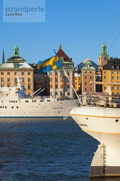 Schweden  Stockholm  Die Altstadt - Am Kai vertäute Boote.