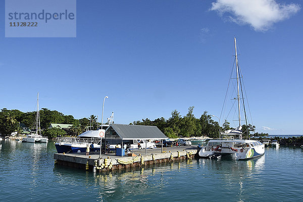 Hafen in La Digue  Seychellen