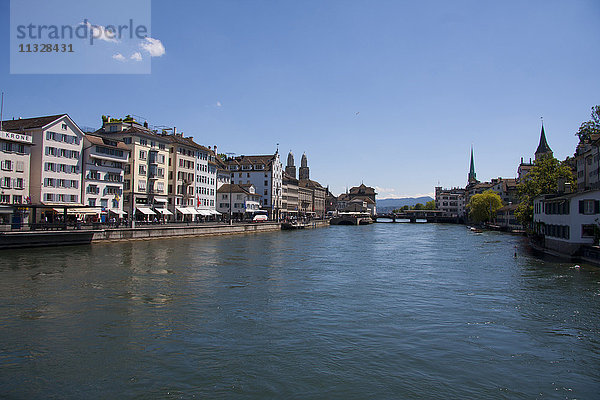 Zürich  Schweiz - Altstadt und Fluss Limmat