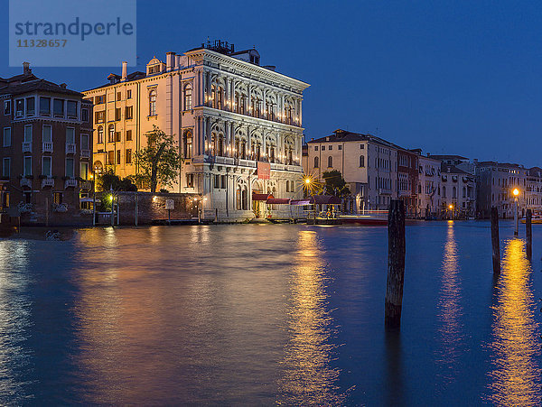 canal grande bei Nacht in Venedig  Venetien
