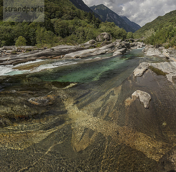 Lavertezzo mit Verzasca-Fluss im Tessin