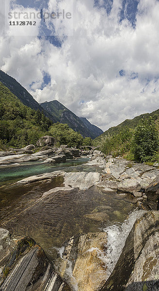 Lavertezzo mit Verzasca-Fluss im Tessin