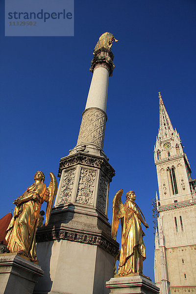 Kaptol mit Marienstatue und Kathedrale in Zagreb