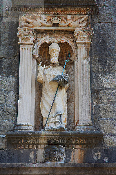 Statue in der Stadtmauer von Dubrovnik