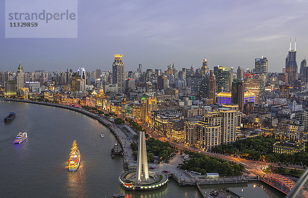 Skyline der Stadt Shanghai bei Nacht