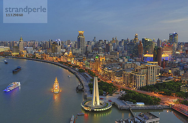 Skyline der Stadt Shanghai bei Nacht