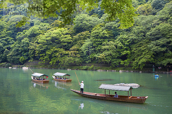 Der Berg Arashiyama und der Fluss Oi in Japan