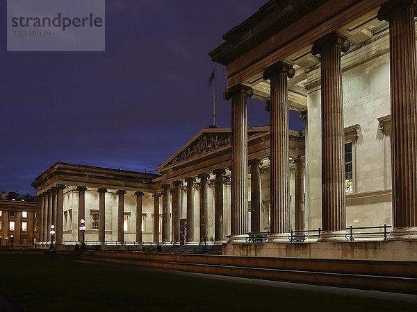 Britisches Museum in London in der Abenddämmerung