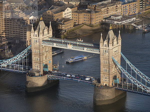Luftaufnahme der Tower Bridge in London