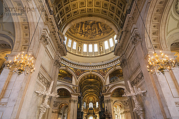 England  London  St. Paul's  Das Kirchenschiff und die Kuppel