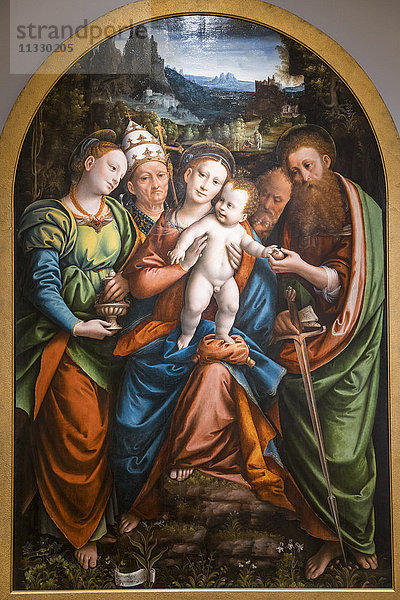 England  London  Trafalgar Square  National Gallery  Gemälde Madonna mit Kind und Heiligen von Bernardino Lanino