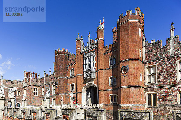 England  Middlesex  London  Kingston-upon-Thames  Hampton Court Palace  Der Haupteingang