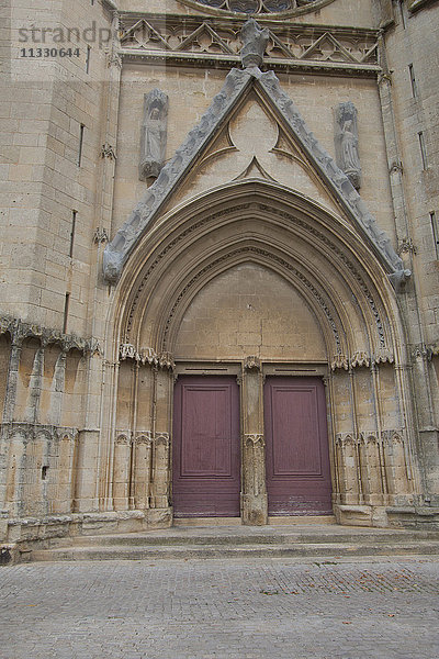 Tür der Kathedrale Saint Nazaire in Béziers  Frankreich