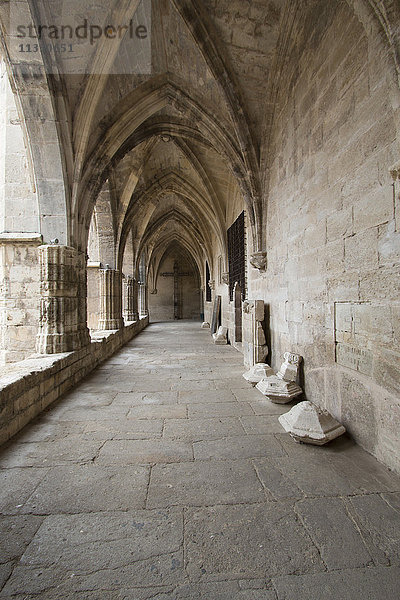 Innenhof der Kathedrale Saint Nazaire in Béziers  Frankreich