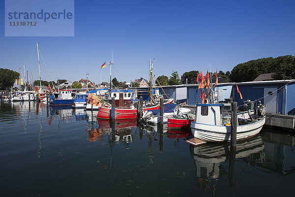 Fischerboote an der Ostsee in Timmendorf  Schleswig-Holstein  Deutschland