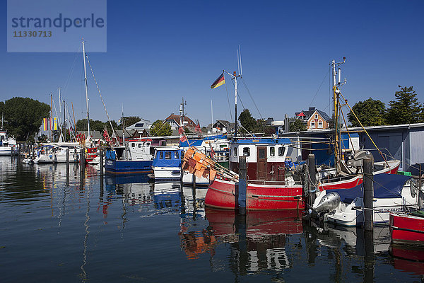 Fischerboote an der Ostsee in Timmendorf  Schleswig-Holstein  Deutschland