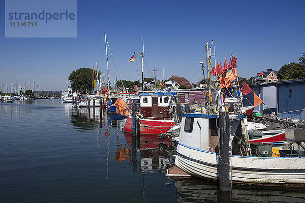 Fischerboote an der Ostsee in Timmendorf  Schleswig-Holstein  Deutschland