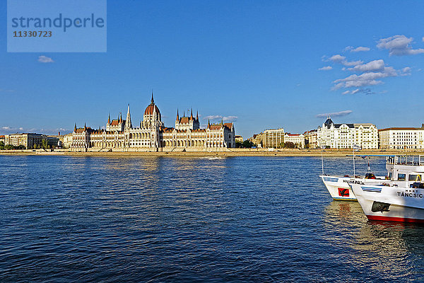 Parlament und Donau in Budapest