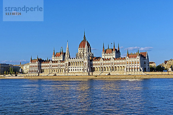 Parlament und Donau in Budapest