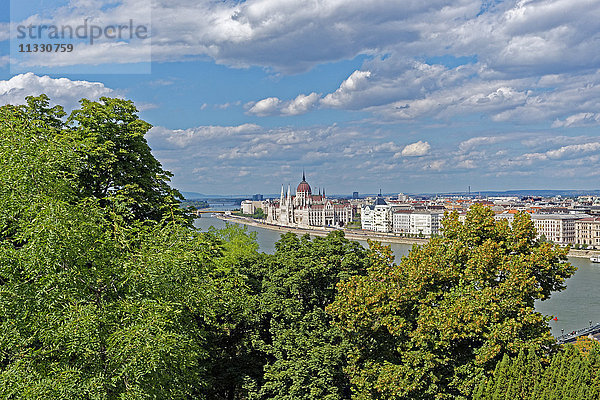 Parlamentsgebäude und Donau in Budapest