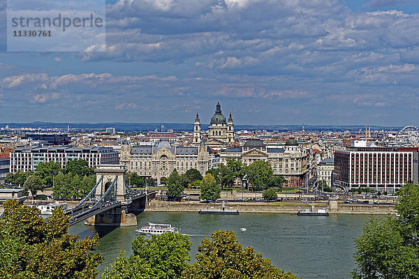 Hängebrücke und Donau in Budapest