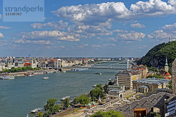 Hängebrücke und Donau in Budapest
