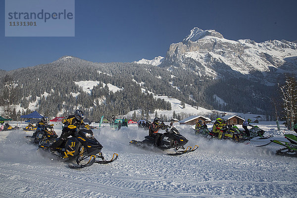 Wettbewerb Snow cross Motoneige in Gsteig  Schweiz
