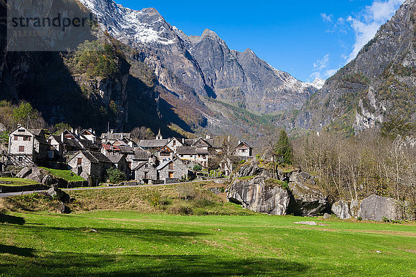 Das Dorf Sonlert im Val Bavona-Tal im Kanton Tessin
