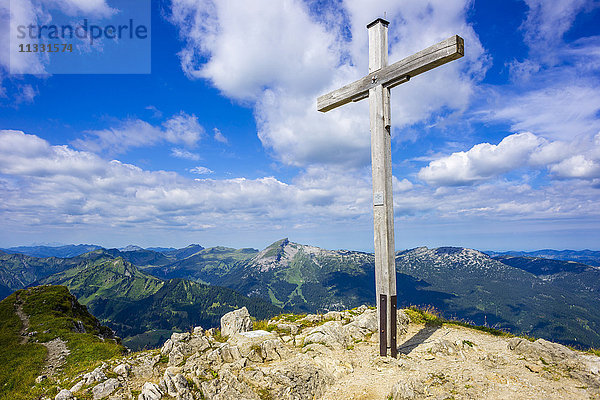 Gipfelkreuz auf dem Berg Großer Daumen in den Allgäuer Alpen  Bayern