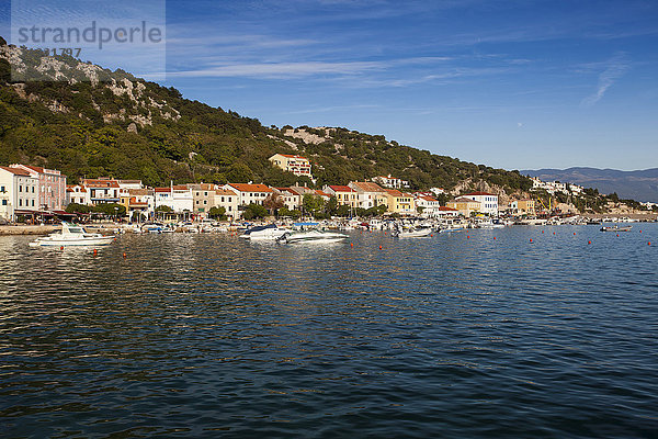 Bucht und Hafen von Baska  Krk  Kvarner Bucht Adria  Kroatien