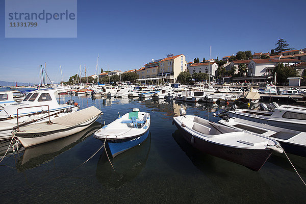 Der Hafen von Malinska  Insel Krk  Kroatien  Kvarner-Bucht  Adria