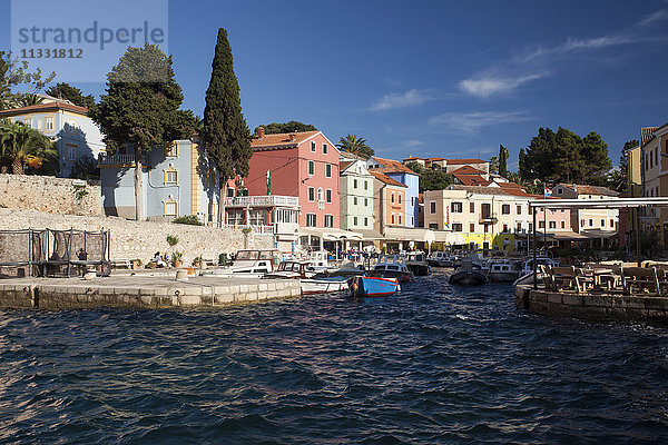 Blick auf den Hafen von Veli Losinj  Insel Cres  Kroatien  Kvarner Bucht