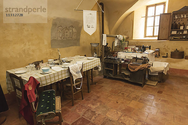 Schloss Pralormo  das antike Zimmer für das Personal  Piemont Italien Europa