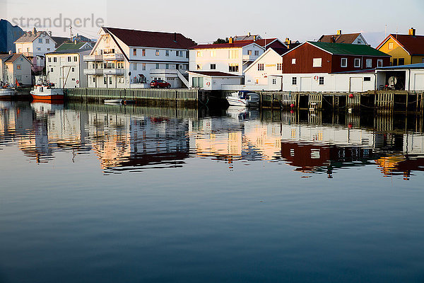 Europa  Norwegen  Lofoten  Henningsvaer  das Fischerdorf