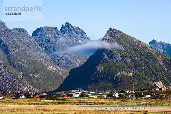 Europa  Norwegen  Lofoten  Yttersand  Blick auf das Tal