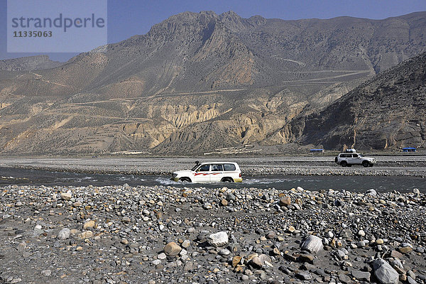 Nepal  Mustang  Landschaft  Jeep