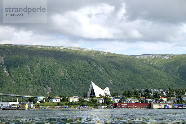 Norwegen  Tromso  Hafenstadt  Arktische Kathedrale