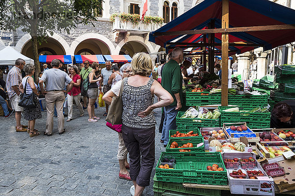 Schweiz  Kanton Tessin  Bellinzona  Samstagsmarkt