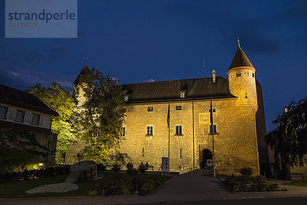 Schweiz  Kanton Fribourg  Bulle  Schloss