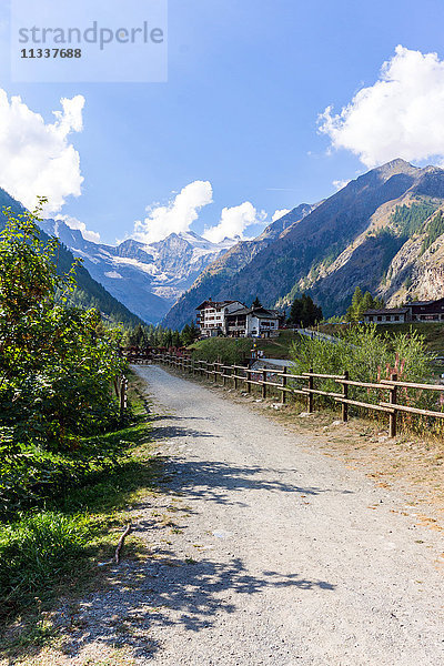 Italien  Aosta-Tal  Valnontey  Berg Gran Paradiso im Hintergrund