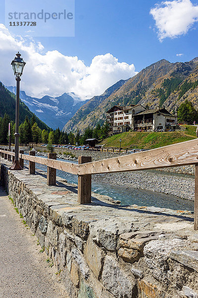 Italien  Aosta-Tal  Valnontey  Berg Gran Paradiso im Hintergrund