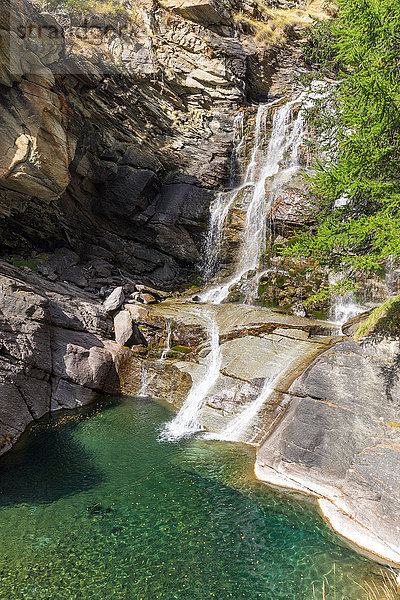 Italien  Aostatal  Wasserfall von Lillaz