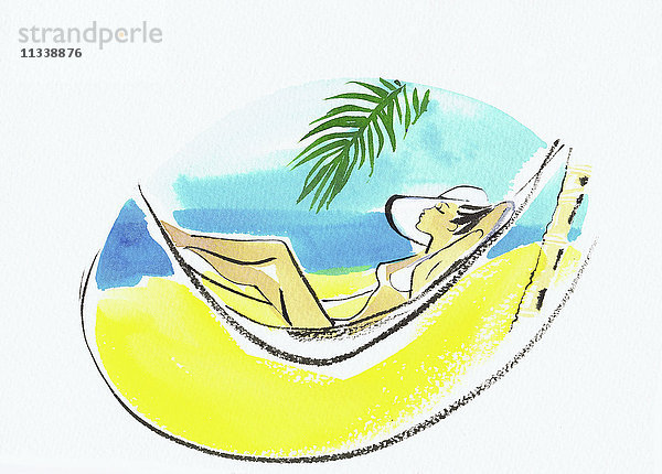 Schöne Frau sonnt sich in Hängematte auf tropischem Strand