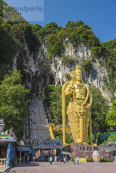 Lord Murugan-Datue  die größte Statue einer Hindu-Gottheit in Malaysia am Eingang zu den Batu-Höhlen  Kuala Lumpur  Malaysia  Südostasien  Asien